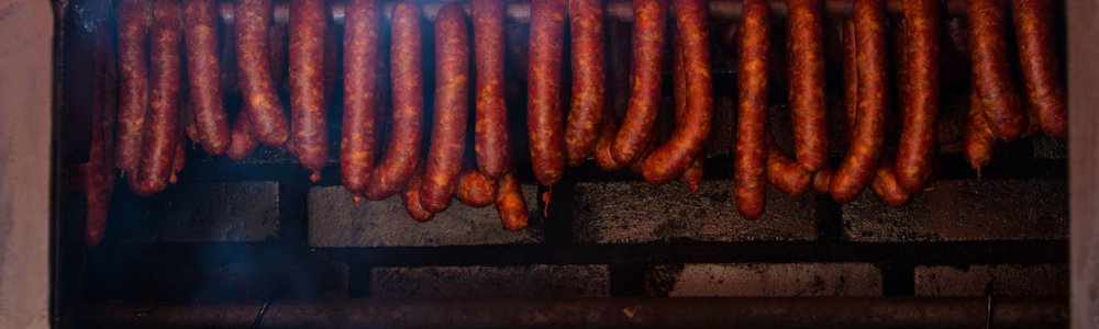 Wie baut man eine Räucherkammer für den Garten? Vitcas verwenden